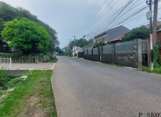 Ruas jalan di Tanah Baru, Bogor Utara, Kota Bogor, sudah kembali kering setelah digenang banjir, Kamis, 14 Mei 2025. (Sumber: Poskota/Sekar Putri Andini)