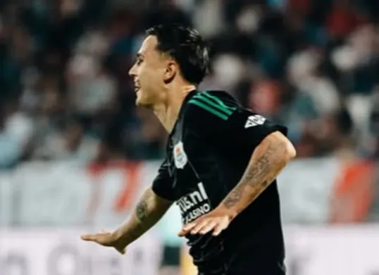 Gelandang berdarah Indonesia, Eliano Reijnders, mencetak gol perdananya musim ini bersama PEC Zwolle atas tuan rumah Willem II, Rabu 14 Mei 2025. (Sumber: Instagram/@eliano.r)