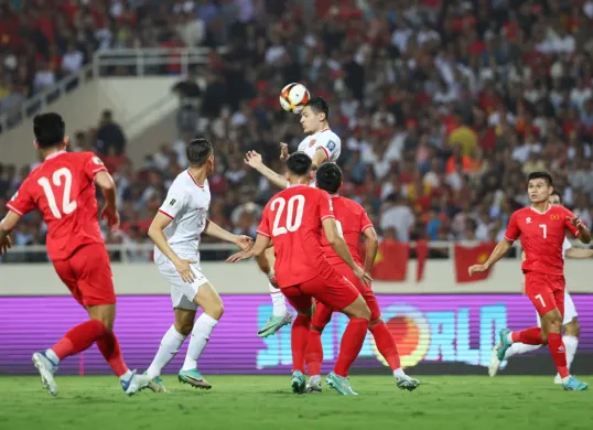 Aksi Justin Hubner di Vietnam vs Timnas Indonesia pada putaran kedua kualifikasi Piala Dunia 2026. (Sumber: PSSI)