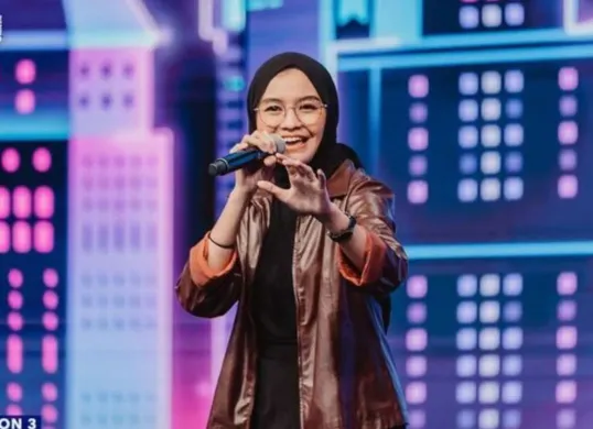 Profil Salma Salsabil, penyanyi jebolan Indonesian Idol yang sedang disorot warganet usai batal tampil di Prambanan Jazz Festival 2025. (Sumber: Instagram)