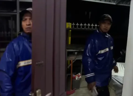 Momen driver ojol mengamuk di rumah pelanggan seusai diberikan bintang satu. (Sumber: Tangkap Layar Instagram/@awramee)