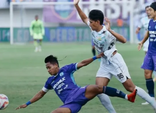 Persita berhasil menahan imbang Persib di pekan 33 Liga 1 2024/2025. (Sumber: Instagram/@persib)