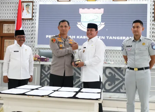 Pemkab Tangerang resmi luncurkan program TACS bersama tiga instansi di Pendopo, Kota Tangerang pada Jumat, 16 Mei 2025. (Sumber: Bagian Protokol dan Komunikasi Pimpinan Setda Kabupaten Tangerang)