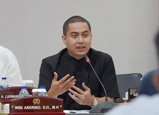 Koordinator Komisi D DPRD DKI Jakarta Wibi Andrino mendesak pemerintah provinsi melakukan penataan ulang kawasan kumuh. (Sumber: Dok. Pribadi)