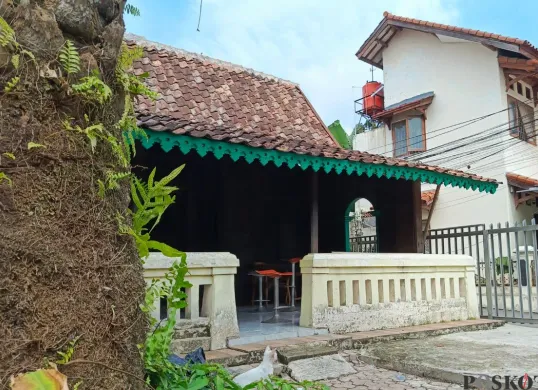Rumah Betawi di Jalan Ciliwung Ujung, Kelurahan Cililitan Kecamatan Kramat Jati, Jakarta Timur, Sabtu, 17 Mei 2025. (Sumber: Poskota/Ali Mansur)