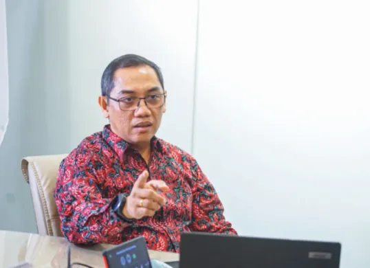 Potret Dirjen Pengawasan Ruang Digital Komdigi, Alexander Sabar yang menegaskan akan memperkuat pengawasan terhadap konten-konten negatif seperti Fantasi Sedarah. (Sumber: Komdigi)
