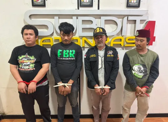 Tim Subdit Kejahatan dan Kekerasan Direktorat Reserse Kriminal Umum Polda Metro Jaya menangkap empat orang anggota organisasi masyarakat (Ormas) FBR di Bojongsari, Depok, Jawa Barat, Jumat, 16 Mei 2025. (Sumber: Dok. Polda Metro Jaya)