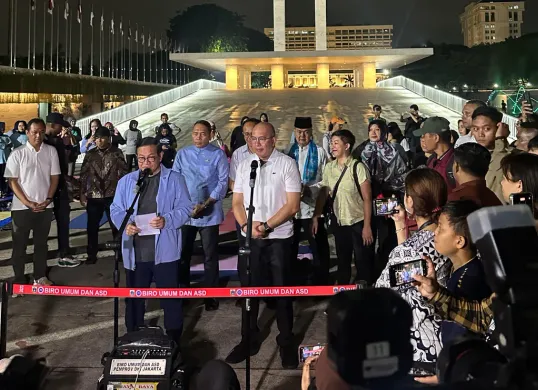 Gubernur Jakarta, Pramono Anung saat meresmikan Taman Lapangan Banteng yang dibuka 24 jam, pada Jumat 16 Mei 2025 malam. (Sumber: Dok. Tim Gubernur)