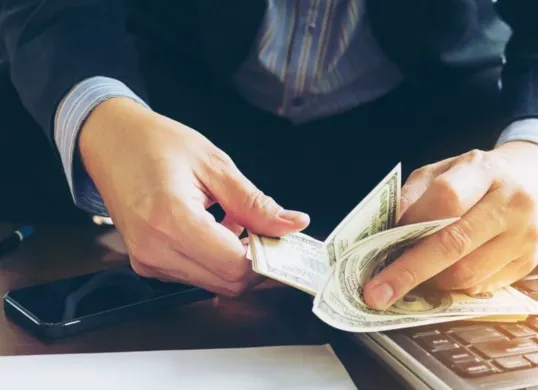 Tips lolos pengajuan KUR meski masih punya pinjaman online. (Sumber: Freepik)