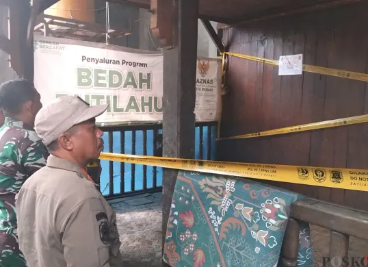 TKP kasus pencabulan bermodus spiritual di Pondok Melati, Kota Bekasi, disegel aparat. (Sumber: Poskota/Nurpini Aulia Rapika)