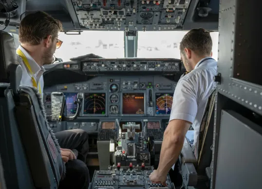 Ilustrasi. Cerita tiga pilot terdampar di pulau kanibal yang viral di TikTok. (Sumber: Pexels/Rafael Cosquiere)