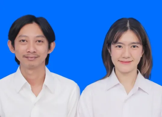 Yono Bakrie dan Vini Caroline dalam unggahan foto berlatar biru yang memicu spekulasi pernikahan. (Sumber: Instagram/@yonobakrie)