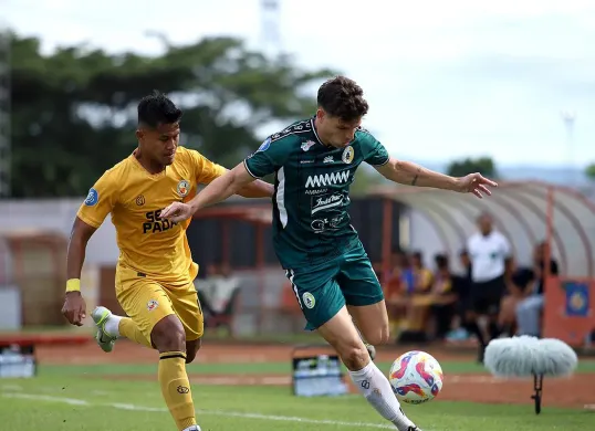 PSS Sleman saat menghadapi Semen Padang di Stadion Sultan Agung, Bantul pada putaran kedua Liga 1 musim 2024-25. (Sumber: pssleman.id)