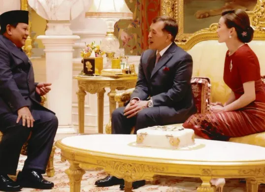 Presiden Republik Indonesia, Prabowo Subianto melakukan audiensi bersama Raja Thailand, Yang Mulia Maha Vajiralongkorn dan Ratu Thailand, Suthida Bajrasudhabimalalakshana, pada Senin pagi, 19 Mei 2025. (Sumber: Dok BPMI Setpres)
