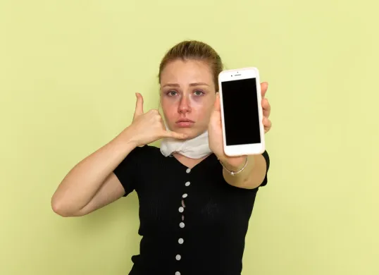 Fakta terkait mengabaikan telepon dari DC lapangan pinjol bisa dipenjara atau tidak. (Sumber: Freepik)