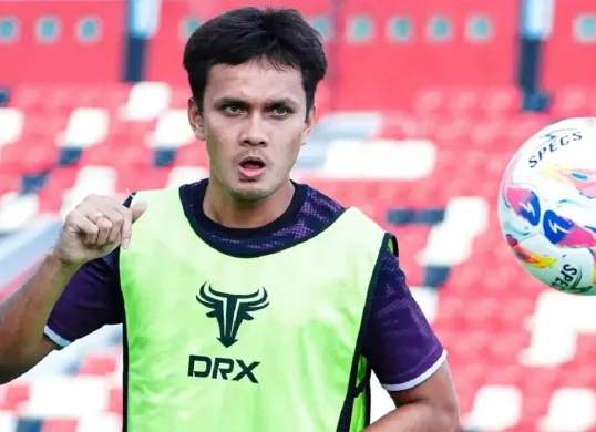 Bek Persik Kediri, Hamra Hehanussa dikabarkan bakal menyusul sang kakak, Rezaldi Hehanussa gabung ke Persib Bandung. (Foto: Instagram/@persikfcofficial)