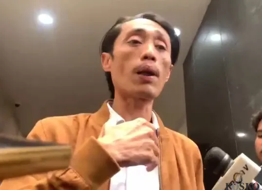 Kader Partai Solidaritas Indonesia (PSI) Dian Sandi Utama, saat ditemui setelah menjalani pemeriksaan di Polda Metro Jaya, Senin, 19 Mei 2025. (Sumber: Poskota/Ali Mansur)
