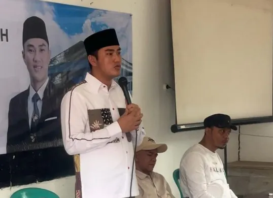 Anggota Komisi IV DPRD Provinsi Jawa Barat, Abdul Karim, saat sosialisasi Perda No.4 Tahun 2018 tentang Penyusunan Pergub Perlindungan dan Pemberdayaan Petani di Desa Sukamaju, Kecamatan Pagelaran, Kabupaten Cianjur. (Sumber: Dok. Pribadi)