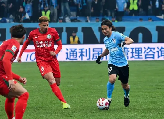 Pemain Dalian Yingbao FC, Liao Jintao. (Sumber: Instagram @dalian_ying_bo_fc)