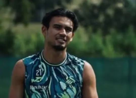 Nathan Tjoe-A-On resmi dipertahankan Swansea City. (Sumber: Instagram/@nathantjoeaon)