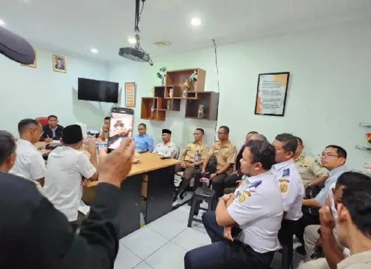 Komisi III DPRD Kabupaten Bogor saat inspeksi mendadak ke lokasi perusahaan yang berada di wilayah Kecamatan Gunungsindur. (Sumber: Dok. DPRD Kabupaten Bogor)