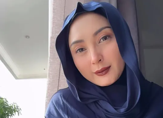 Aktris Della Puspita bagikan curhatan soal honor syuting sinetron yang diduga molor mellaui unggahan di akun media sosial pribadinya. (Sumber: Instagram/@dellapuspita00)