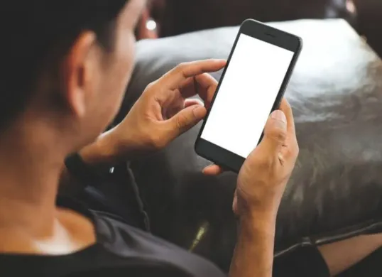 Cara atasi layar HP berkedip dengan cara mudah dan efektif tanpa harus mengganti LCD. (Sumber: Pinterest)