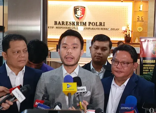 Kuasa hukum Presiden Republik Indonesia ke-7 Joko Widodo (Jokowi), Yakup Hasibuan, saat ditemui di Bareskrim Polri, Jakarta Selatan, Selasa, 29 Mei 2025. (Sumber: Poskota/Ali Mansur)