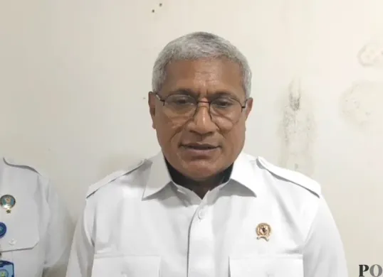 Kepala Badan Narkoba Nasional (BNN), Marthinus Hukom (kanan) dalam acara pengungkapan kasus kandungan biji ganja dalam pakan burung impor, Selasa, 20 Mei 2025. (Sumber: Poskota/Nurpini Aulia)