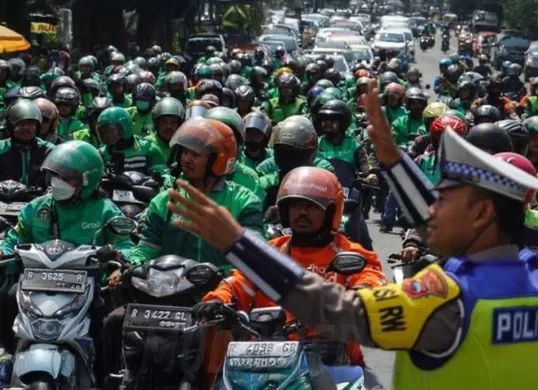 Ribuan ojol gelar aksi unjuk rasa hari ini, Selasa, 20 Mei 2025. (Sumber: Instagram/@poldametrojaya)