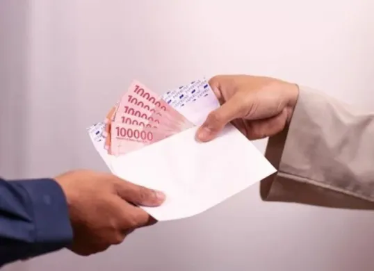 Simak pinjaman online gampang cair langsung masuk ke saldo DANA Anda, cek caranya. (Sumber: Pexels/Defrino Maasy)