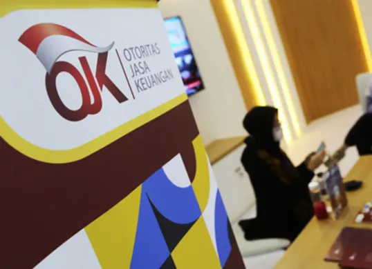 OJK menjelaskan daftar aplikasi pinjaman legal kepada warga dalam sosialisasi literasi keuangan digital. (Sumber: Dok/OJK)