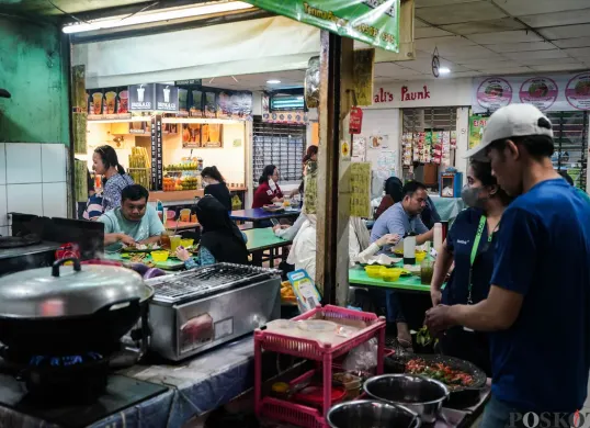 Ilustrasi suasana rumah makan. (Sumber: Poskota/Bilal Nugraha Ginanjar)