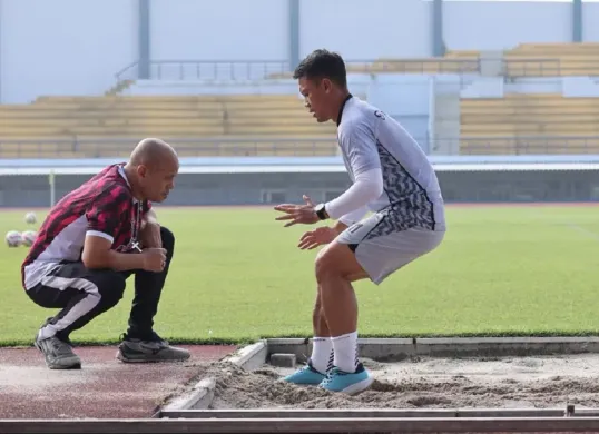 Gelandang Persib Bandung, Dedi Kusnandar berharap bisa tampil di laga terakhir Liga 1 2024-2025 melawan Persis Solo. (Foto: persib.co.id)