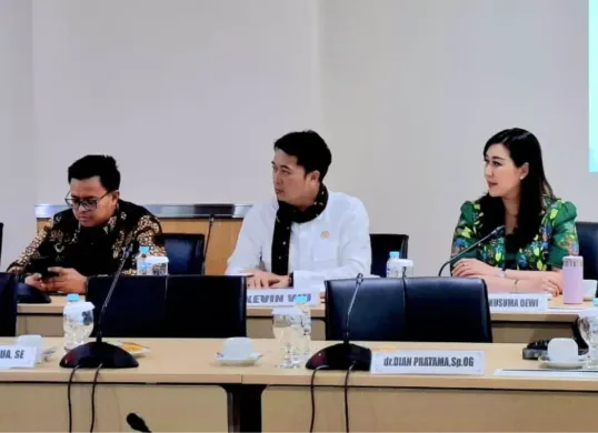 Anggota Pansus Aset DPRD Jakarta, Kevin Wu saat rapat pansus Aset DPRD Jakarta, Senin, 19 Mei 2025. (Sumber: Dok. DPRD Jakarta)