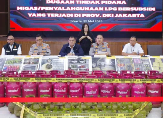 Potret pengungkapan kasus sindikat oplosan gas LPG subsidi di wilayah Jakarta. (Sumber: Humas Polri)