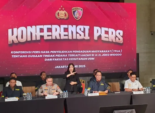 Potret pihak kepolisian resmi menghentikan penyidikan terkait kasus dugaan ijazah palsu Jokowi. (Sumber: Humas Polri)
