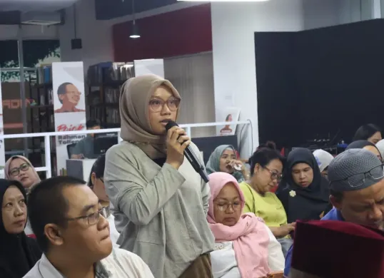 Diskusi terkait strategi digital dalam menjangkau pasar online saat acara "UMKM Naik Kelas: Bangun Strategi Digital, Rancang Konten, dan Taklukkan Pasar Online”. (Sumber: Dok. PLN UID Jakarta Raya)