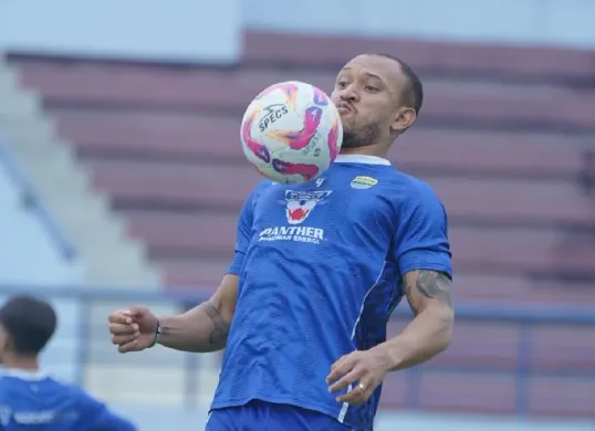 Gustavo Franca ingin membawa Persib Bandung raih kemenangan di laga terakhir Liga 1 2024-2025 melawan Persis Solo. (Foto: persib.co.id)