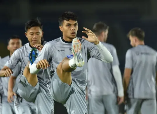 Gelandang Persib Bandung, Rachmat Irianto bakal kembali ke Surabaya setelah kompetisi Liga 1 2024-2025 berakhir. (Foto: persib.co.id)