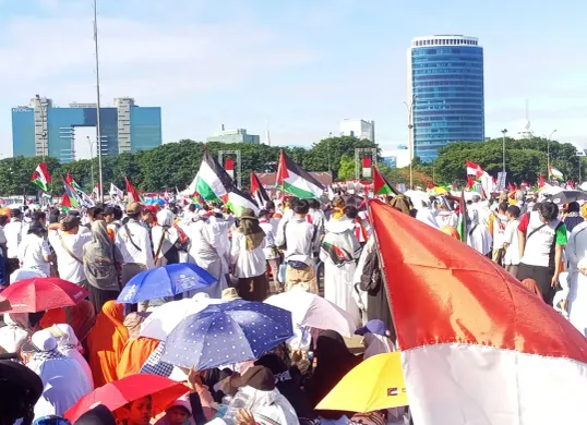 Massa menggelar aksi damai bela Palestina di Jakarta Pusat, Sabtu, 24 Mei 2025, pagi. (Sumber: Humas Polres Metro Jakarta Pusat)