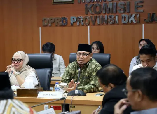 Ketua Komisi E DPRD DKI Jakarta Muhammad Thamrin menegaskan agar sosialisasi SPMB 2025/2026 dilakukan secara terbuka dan transparan. (Sumber: Kominfotik DPRD DKI Jakarta)