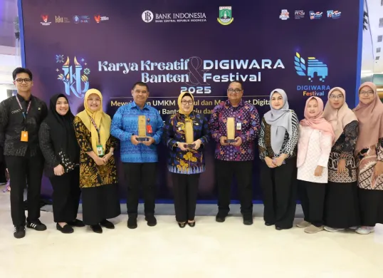 Pemerintah Kabupaten Tangerang meraih 3 penghargaan pada Ajang Digiwara Award 2025 yang berlangsung di Bintaro Jaya Xchange Mall 2, pada Jumat, 23 Mei 2025. (Sumber: Bagian Protokol dan Komunikasi Pimpinan Setda Kab. Tangerang)
