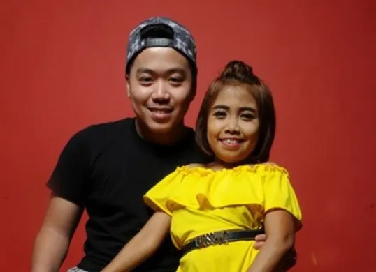 Potret Pasangan Lolly Unyu dan Robi Kamas (Sumber: Instagram/@lollyunyu)