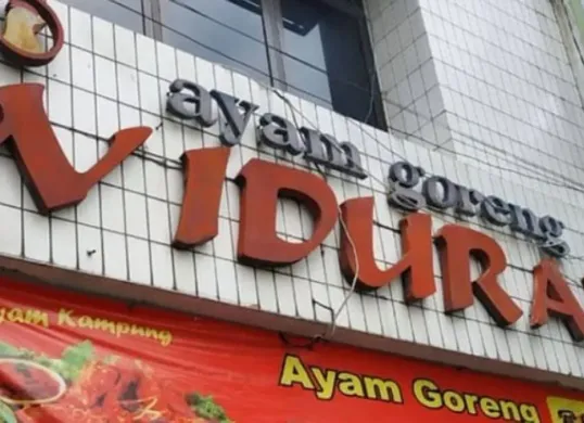 Rumah makan legendaris di Kota Solo, Jawa Tengah, Ayam Goreng Widuran. (Sumber: Instagram/@ayamgorengwiduransolo)