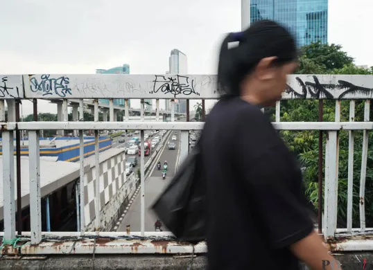 Jembatan Penyeberangan Orang di Gatot Subroto Tak Terawat