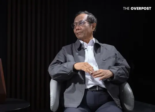 Mahfud MD dalam diskusi bersama pengamat sosial Leonard Hartono pada Jumat, 23 Mei 2025. (Sumber: YouTube/The Overpost)