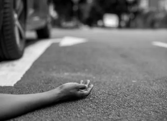 Usai viral, warganet buru akun Instagram Christiano Pengarapenta, pengemudi BMW yanng tabrak mahasiswa UGM hingga meninggal dunia. (Sumber: Freepik)