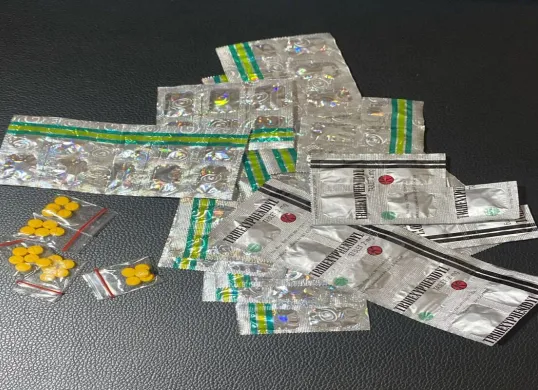 Barang bukti obat keras ilegal yang dijual mahasiswa asal Aceh modus warung kelontong di Cimanggis, Depok. (Sumber: Polsek Cimanggis)