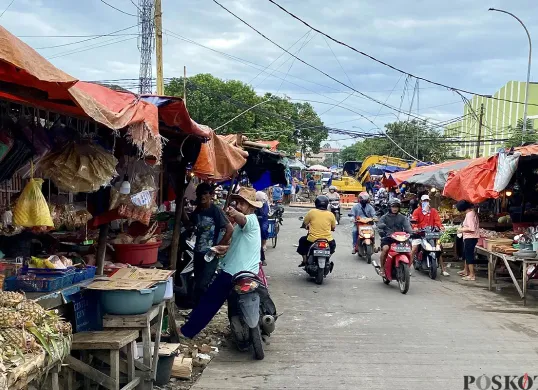 Suasana di Pasar Anyar, Tangerang. (Sumber: POSKOTA | Foto: Primayanti)